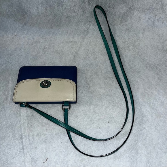 Coach small crossbody with adjustable strap - Picture 10 of 12